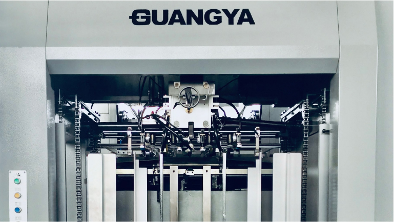 LK 106 EMT Fustellatrice automatica con impianto per la stampa a caldo