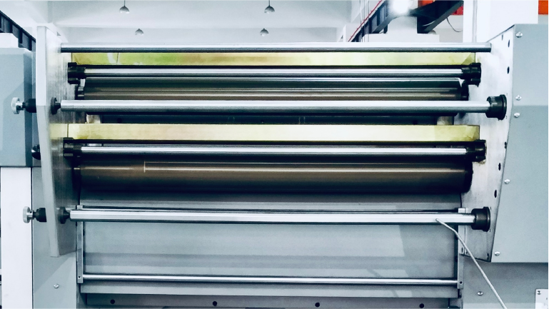 LK 106 EMT Fustellatrice automatica con impianto per la stampa a caldo