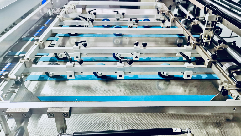 LK 106 EMT Fustellatrice automatica con impianto per la stampa a caldo