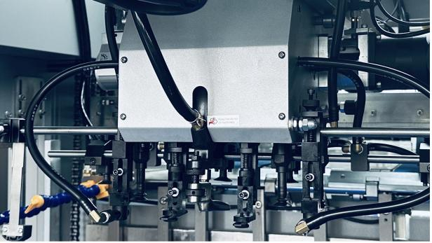 LK2 106MTF-B Fustellatrice automatica con doppio impianto per la stampa a caldo