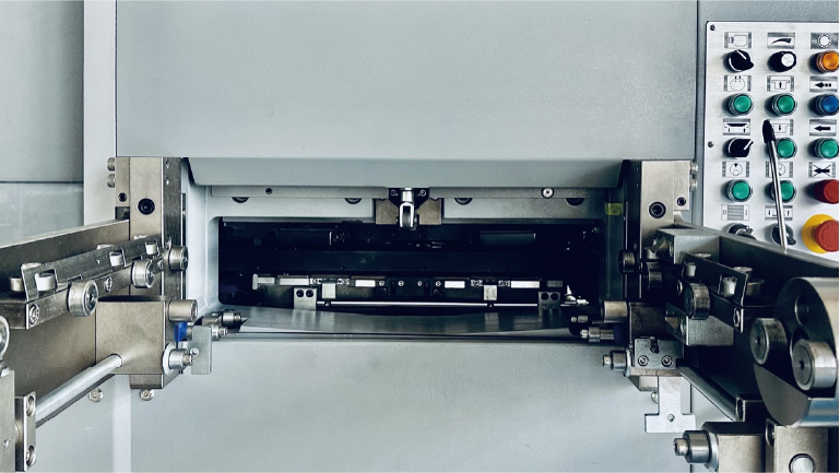LK 60 MT Fustellatrice automatica con impianto per la stampa a caldo