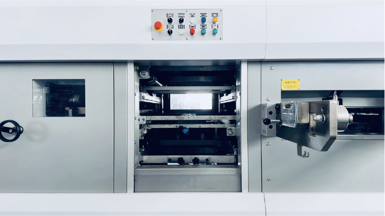 LK 80 MF Fustellatrice automatica con rimozione dello scarto (stripping)