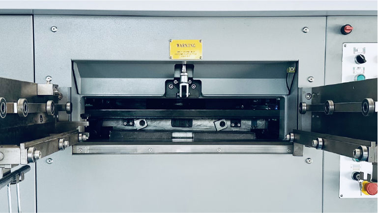 LK 80 MF Fustellatrice automatica con rimozione dello scarto (stripping)